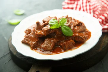 Ditin guláš pro pořádné chlapy, který bude chutnat všem