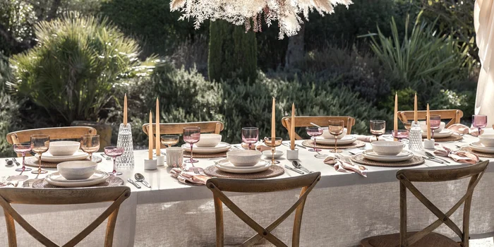 Na slavnostní událost, grilování nebo romantiku při svíčkách. Přinášíme vám čtyři typy stolování s p